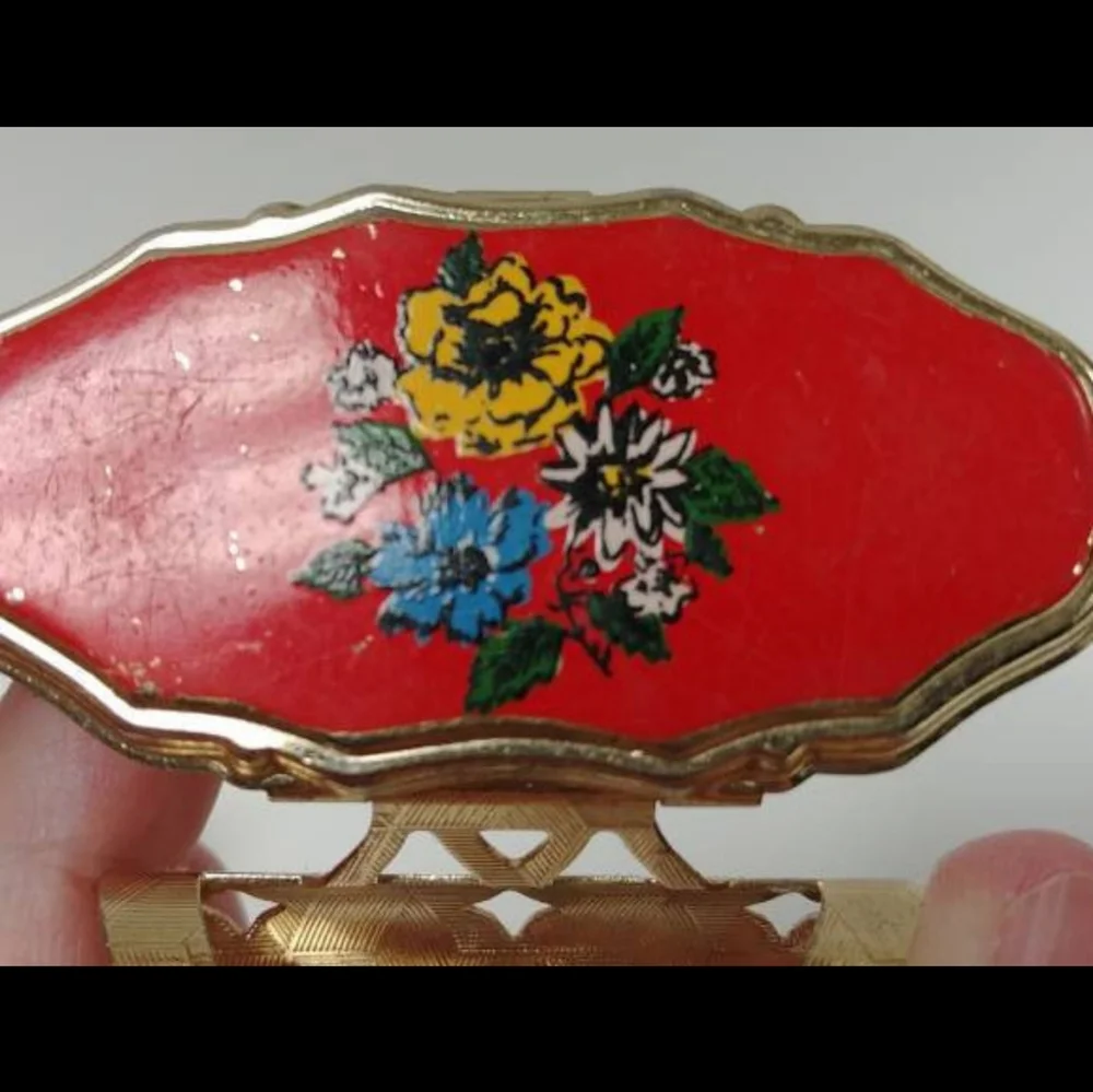 Vintage Red Floral Makeup Compact